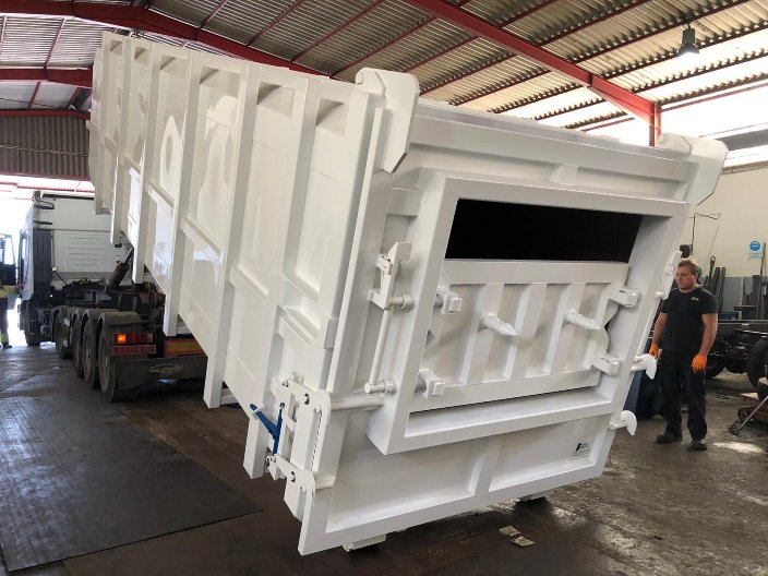 fabricación e instalación de contenedores para camiones en mallorca